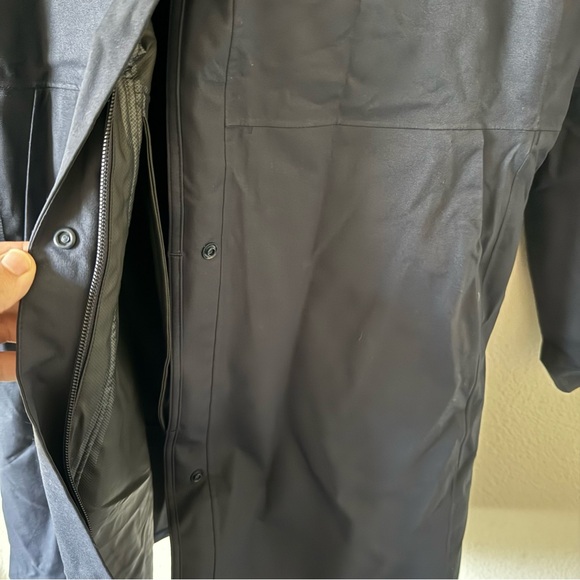 UNIQLO Navy Blue Windbreaker Hooded Blocktech Long Rain Jacket Coat in Medium - Picture 10 of 11